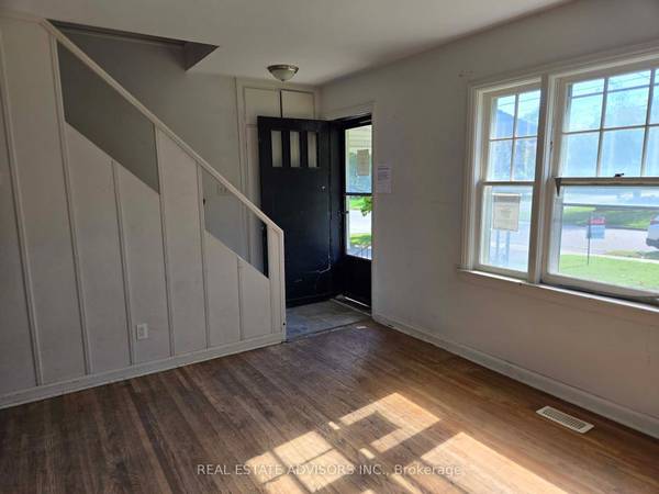 Toronto C07, ON M2R 2E2,46 Devondale AVE
