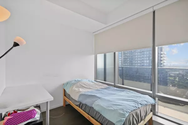 Toronto C01, ON M4Y 0B6,5 St. Joseph ST #3306