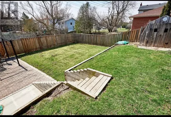 Oshawa, ON L1G 6B1,832 Central Park BLVD N #2