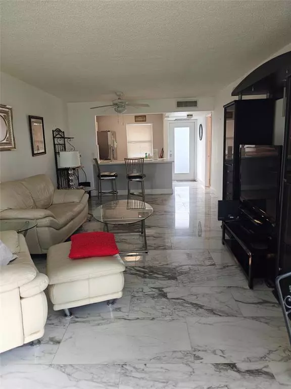 Tamarac, FL 33321,9351 Lime Bay Blvd #212
