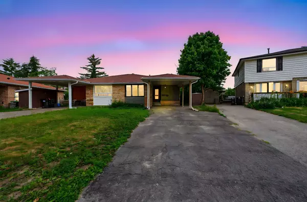 29 Daphne CRES, Barrie, ON L4M 2Y7