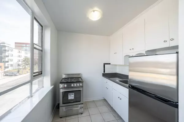Toronto W03, ON M1K 2R1,2515 Eglinton AVE W #107