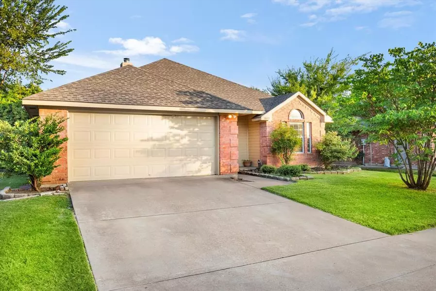 1005 E Burnett Street, Ennis, TX 75119