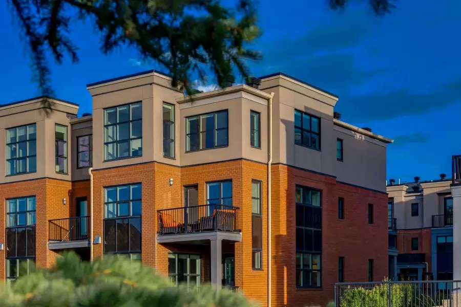 202 Aspen Meadows HL SW, Calgary, AB T3H 0G3