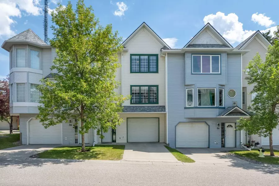 96 Patina Rise Southwest, Calgary, AB T3H 3R5