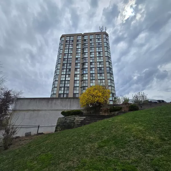 600 Rexdale BLVD #LPH2, Toronto W10, ON M9W 6T4