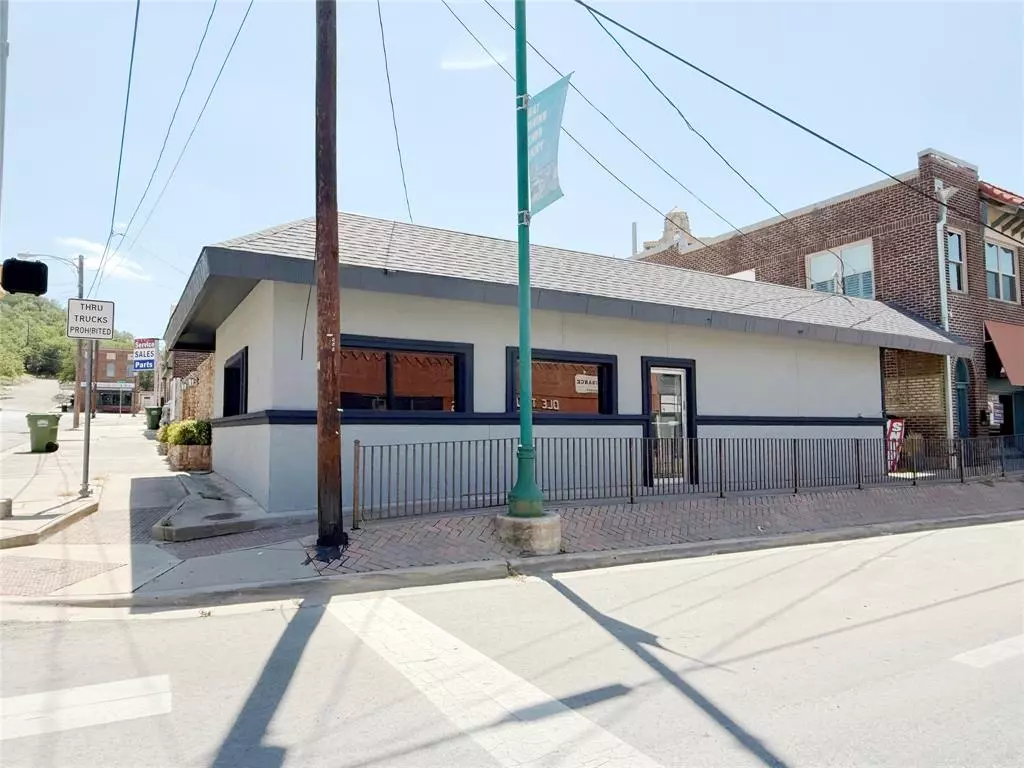 Mineral Wells, TX 76067,220 N Oak Avenue