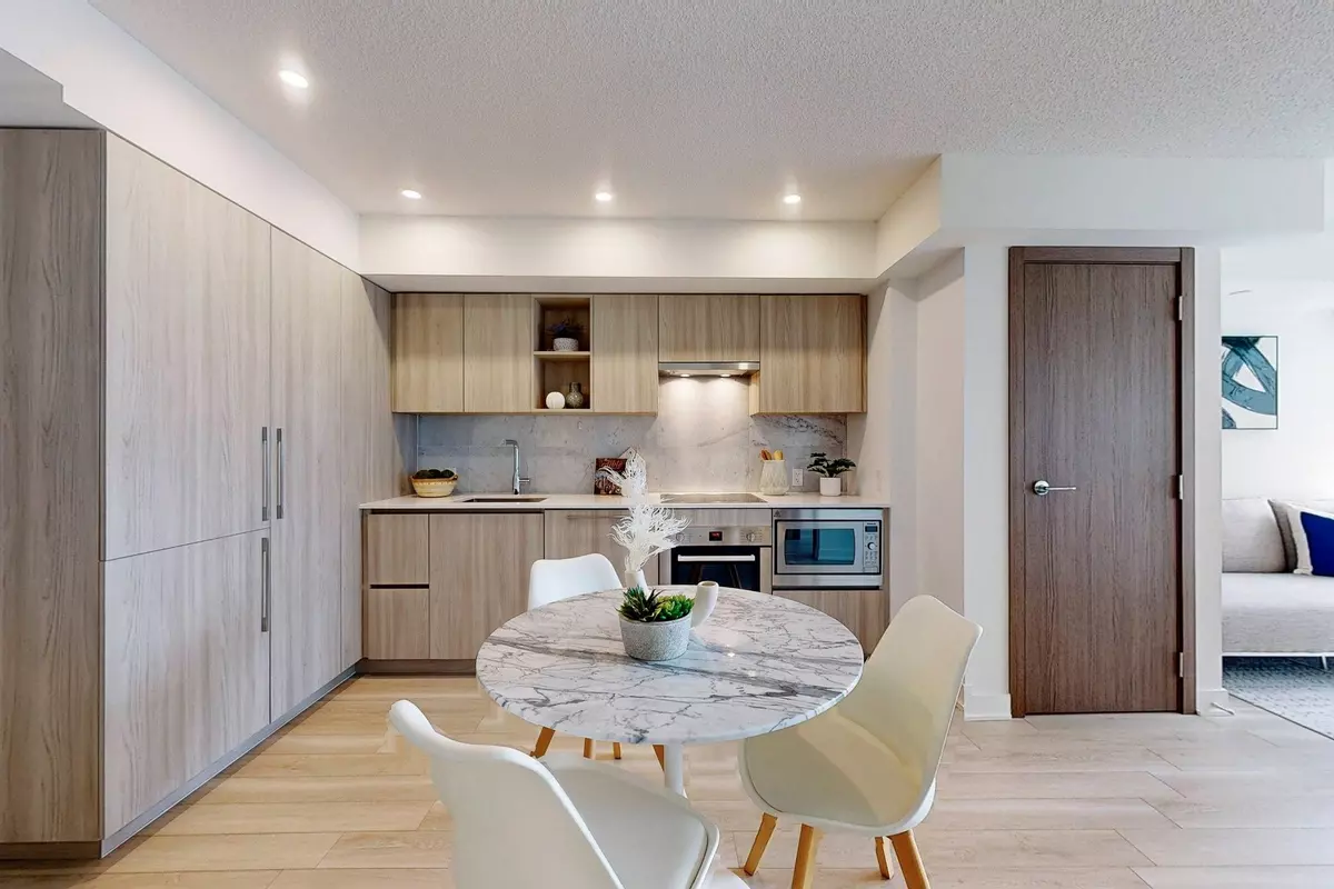 Toronto C01, ON M5V 0N1,17 Bathurst ST #2712