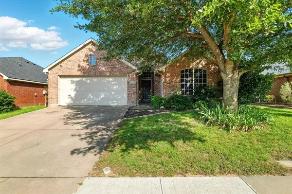 1015 Cutting Horse Drive, Mansfield, TX 76063