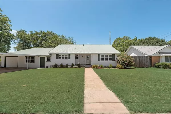 Whitewright, TX 75491,409 S Carter Street