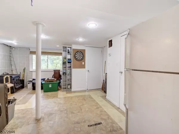 Wanaque Boro, NJ 07420,2 Roger Ave