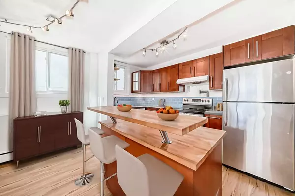 Calgary, AB T2T 4S3,2317 17A ST Southwest #102