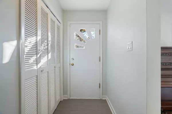 Calgary, AB T3E 4C2,2619 Glenmount DR Southwest