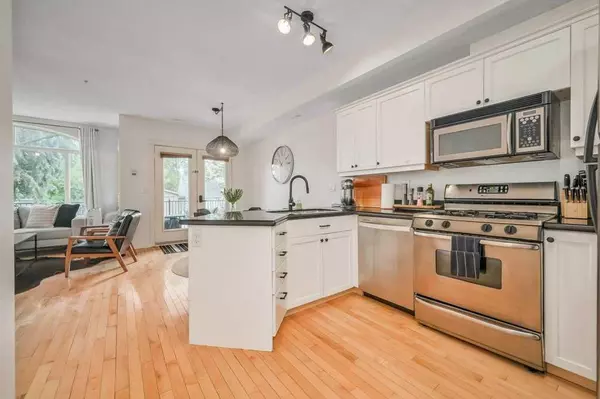 2306 17B ST Southwest #204, Calgary, AB T2T 4S8