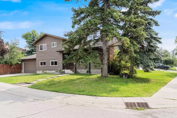 Calgary, AB T2J5Z3,3 Deerbrook RD Southeast