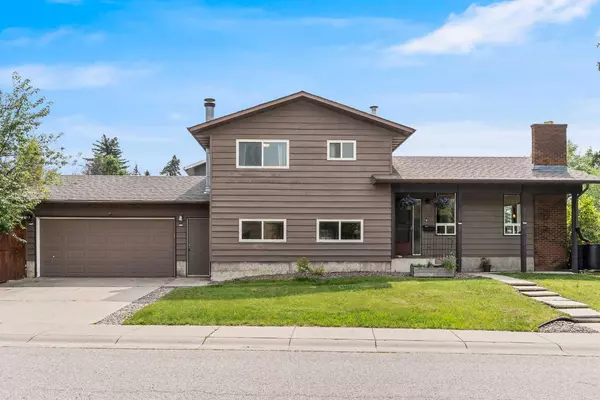 3 Deerbrook RD SE, Calgary, AB T2J5Z3