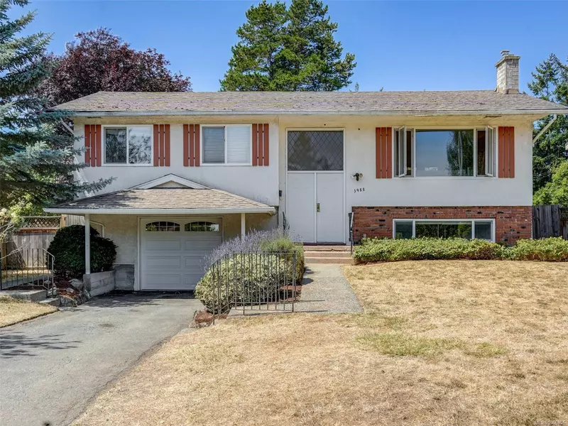 3988 Birchwood St, Saanich, BC V8N 3L8