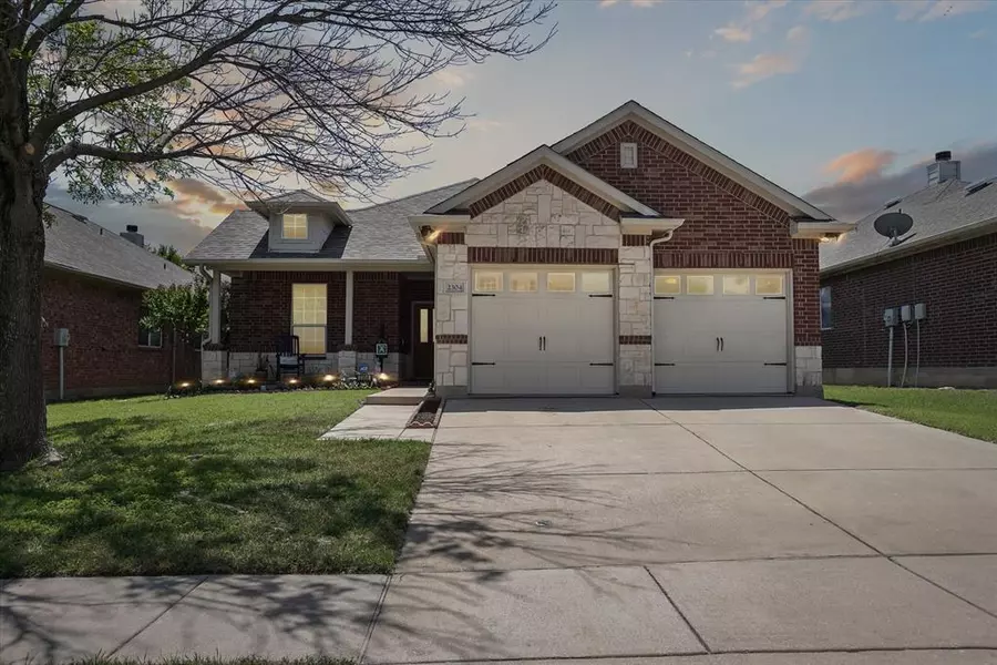 2304 Clairborne Drive, Fort Worth, TX 76177