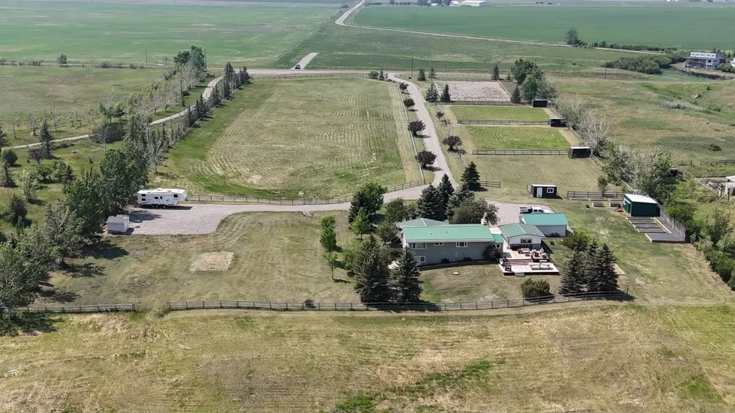 562124 40 ST East, Rural Foothills County, AB T1V 1N2