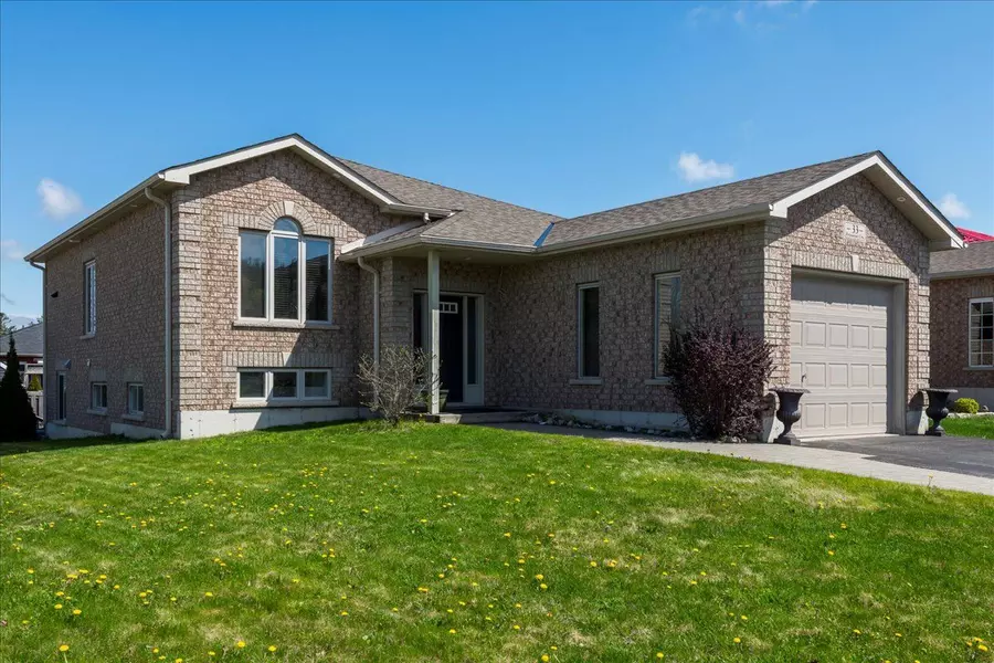 33 Primrose CRES, Barrie, ON L4N 3Y9