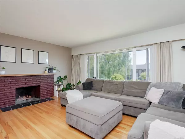 Saanich, BC V8N 3L8,3988 Birchwood St