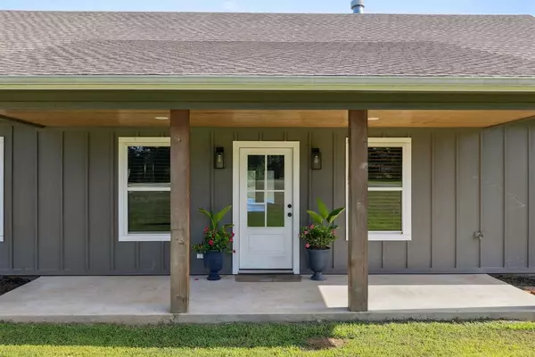Mount Vernon, TX 75457,1271 US High Way 67 W