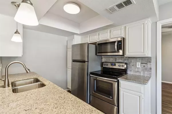 Dallas, TX 75211,2505 Wedglea Drive #209