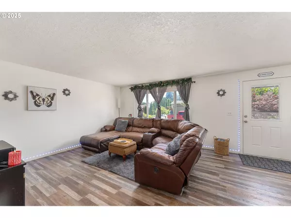 Keizer, OR 97303,909 DELTA DR NE