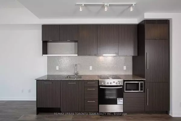 Toronto C01, ON M5V 0N1,435 Richmond ST W #203