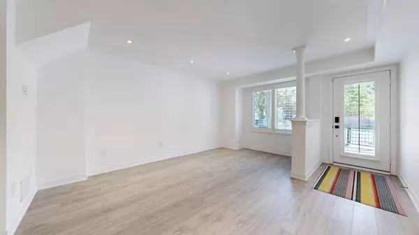 Toronto E02, ON M4L 2A2,86 Woodbine AVE