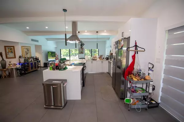 North Miami Beach, FL 33179,18560 NE 20th Ct