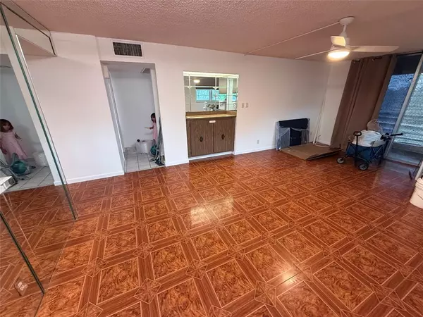 Plantation, FL 33317,410 NW 68th Ave #420