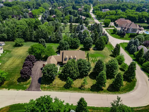 2 Robert Gray RD, Whitchurch-stouffville, ON L4A 1M4