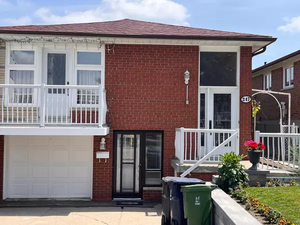 247 Hullmer DR, Toronto W05, ON M3N 2G2