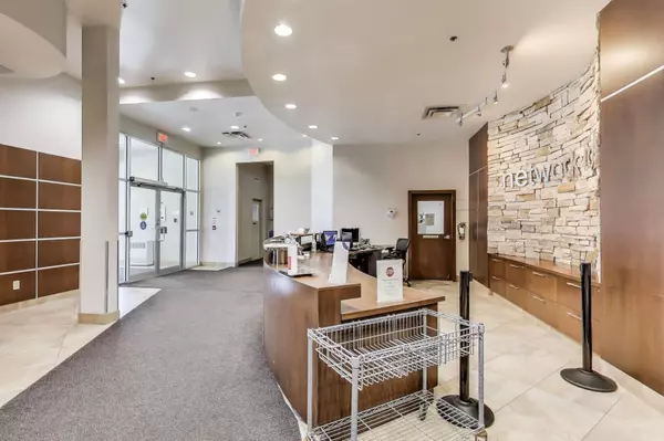 Toronto W08, ON M8Z 0B9,2 Fieldway RD #507