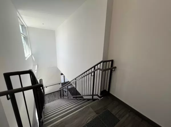 Oakville, ON L6L 0H5,3495 Rebecca ST #209