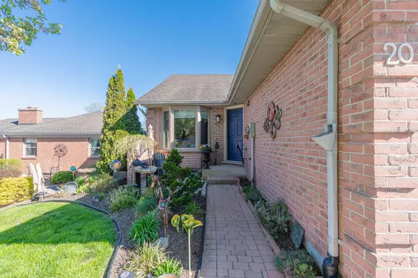 Lambton Shores, ON N0M 1T0,90 Ontario St ST S #20