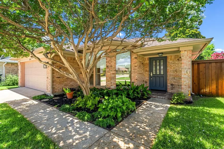 2801 Laurel Oaks Drive, Garland, TX 75044