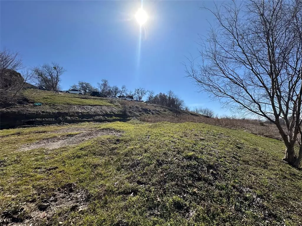 Dallas, TX 75211,1014 Gallant Fox Drive