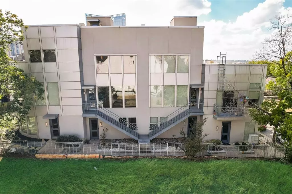 Fort Worth, TX 76102,959 W Bluff Street #105