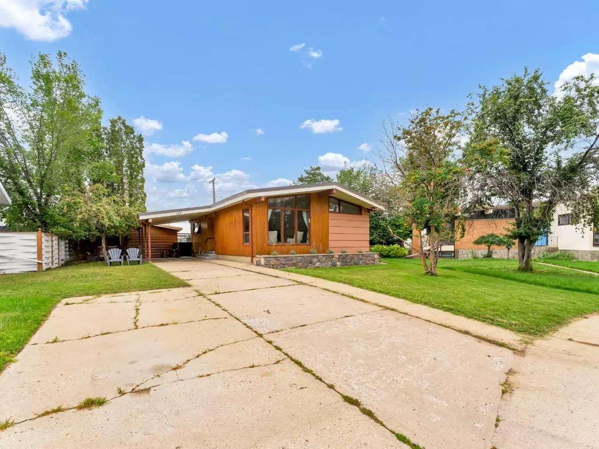 Medicine Hat, AB T1A 6W5,164 Muir CRES NW