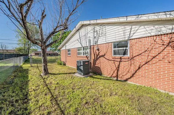 Mineral Wells, TX 76067,1910 11th Street