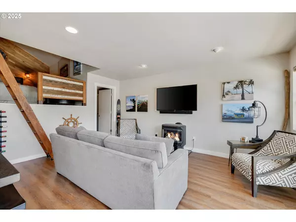 Portland, OR 97230,19609 NE Marine DR #F4