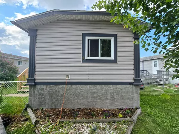 27 Henke PL, Whitecourt, AB T7S 1V9