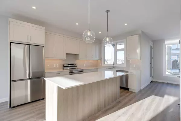 Calgary, AB T3R 2E5,85 Sage Hill HTS NW #105