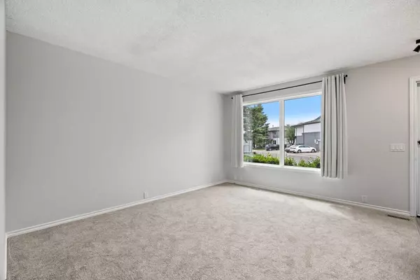 Calgary, AB T2W 2S6,999 Canyon Meadows DR SW #130