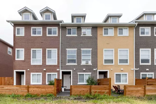 248 Kinniburgh BLVD #44, Chestermere, AB T1X 0V7