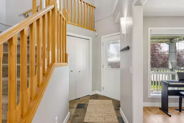 Calgary, AB T3H 4L8,7728 Springbank WAY SW