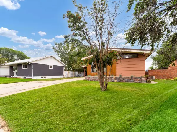 Medicine Hat, AB T1A 6W5,164 Muir CRES NW