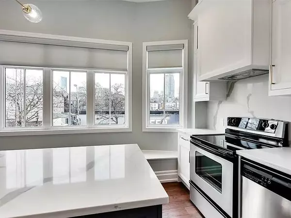 Toronto C08, ON M4X 1P7,543A Parliament ST